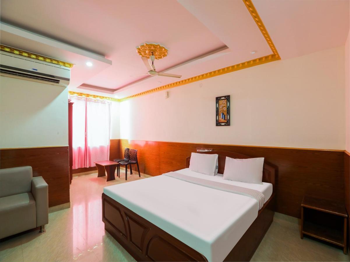Capital O 84002 Hotel Top In Town President Kushālnagar Exterior foto