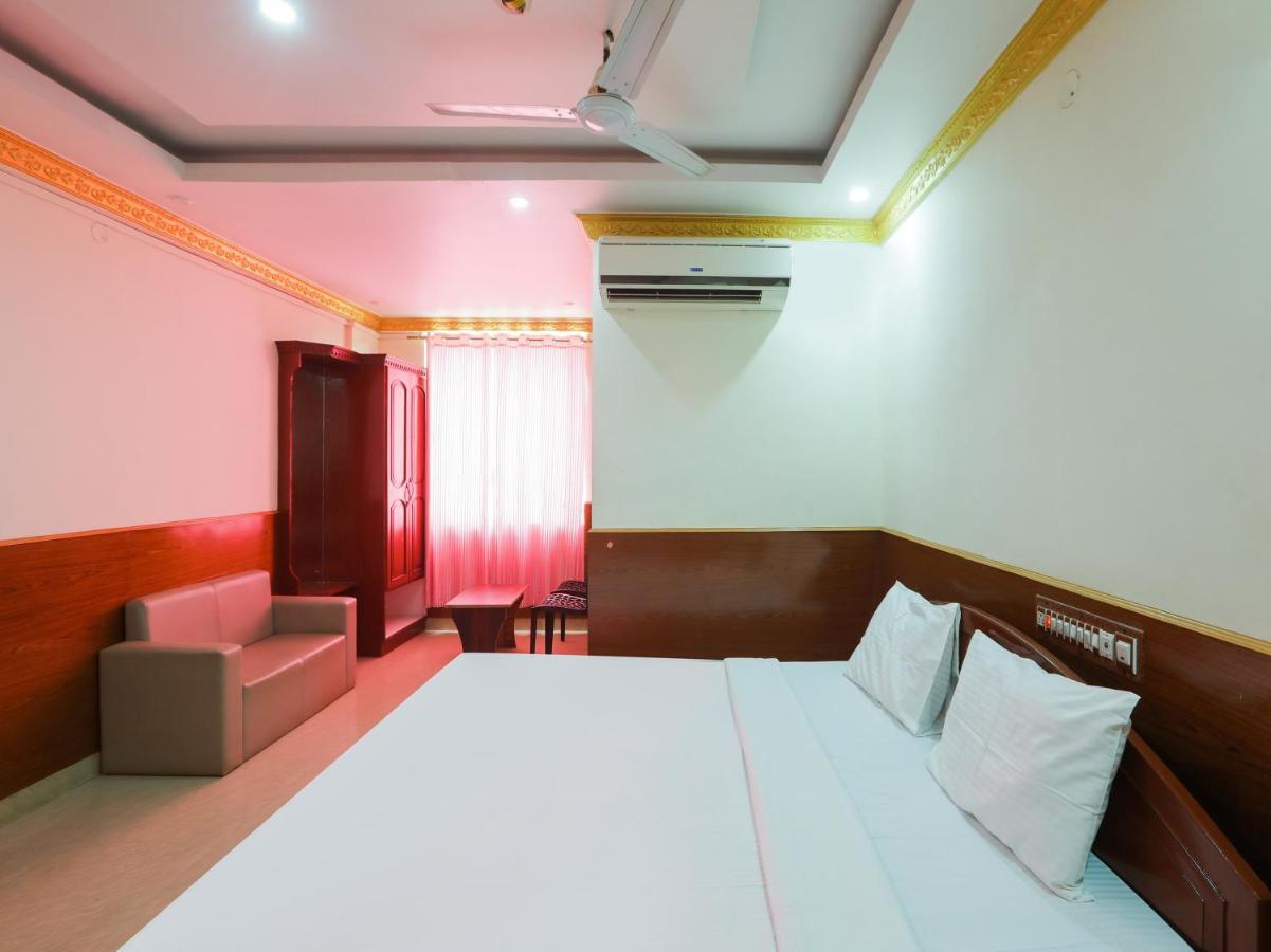Capital O 84002 Hotel Top In Town President Kushālnagar Exterior foto