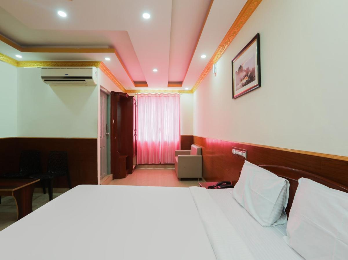 Capital O 84002 Hotel Top In Town President Kushālnagar Exterior foto